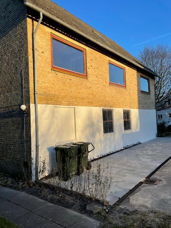 Apartamento Retro Bolig - Fyldt Med Hygge! Ingen Luksus Kolind Exterior foto