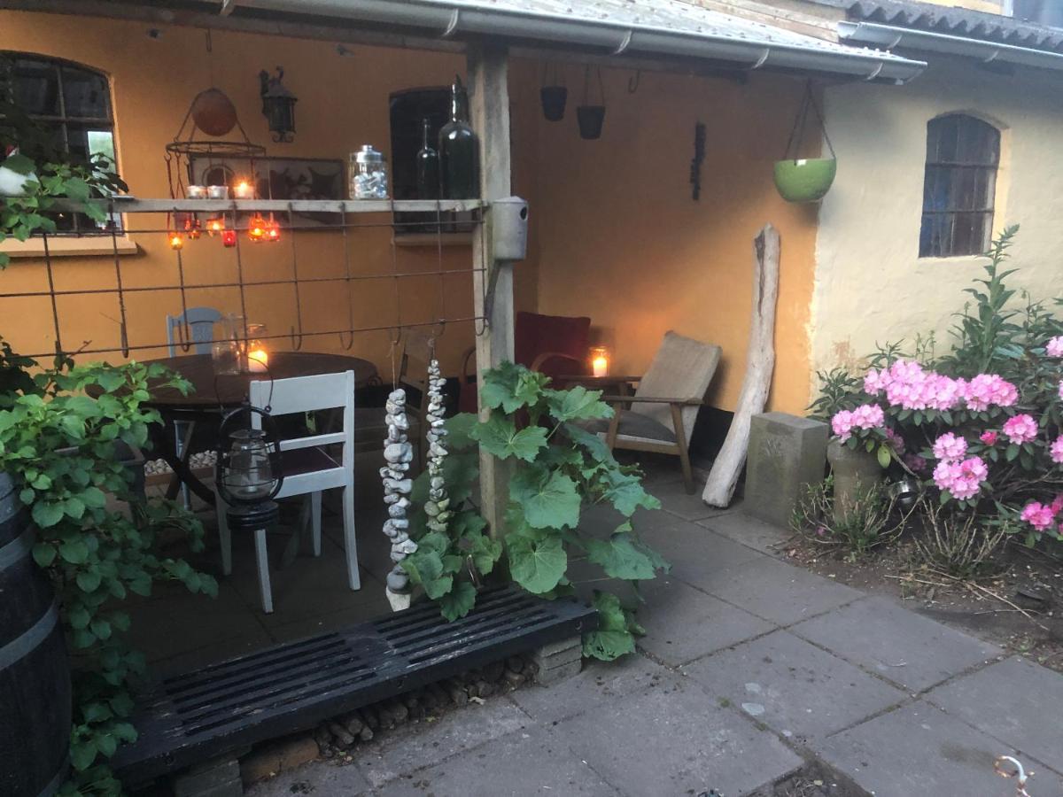 Apartamento Retro Bolig - Fyldt Med Hygge! Ingen Luksus Kolind Exterior foto